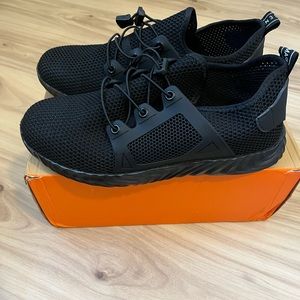 Size 9.5 invincible shoes